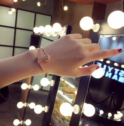 2018最流行清新简约的多层珍珠手链搭配（图）