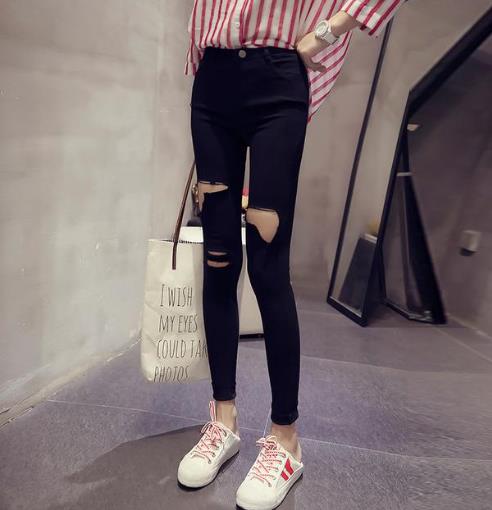牛仔裤现在这么穿才时髦:显高显瘦不规则牛仔裤 牛仔裤现在这么穿才时髦:显高显瘦不规则牛仔裤