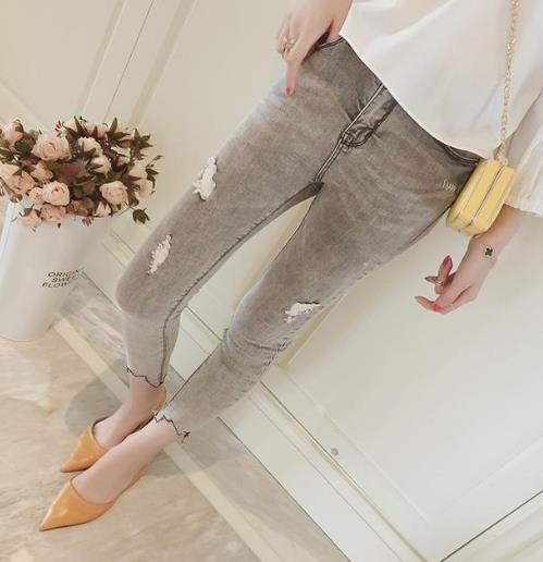 牛仔裤现在这么穿才时髦:显高显瘦不规则牛仔裤 牛仔裤现在这么穿才时髦:显高显瘦不规则牛仔裤