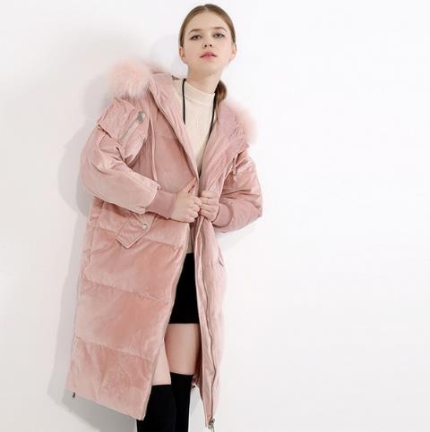 防寒单品大毛领长款羽绒服搭配示范（图）