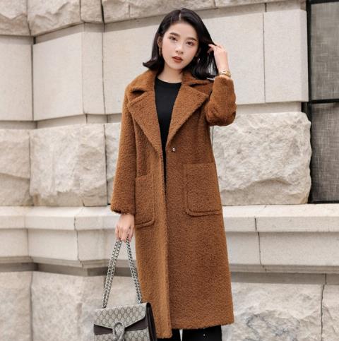 防寒单品大毛领长款羽绒服搭配示范（图）