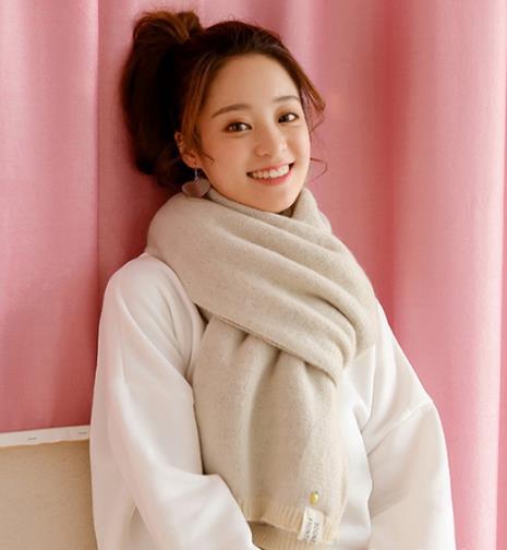 冬季保暖又时尚的围巾流行这么戴(图) 冬季保暖又时尚的围巾流行这么戴(图)