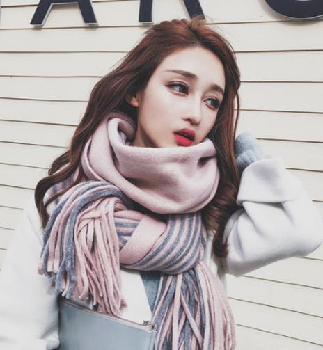 冬季保暖又时尚的围巾流行这么戴(图) 冬季保暖又时尚的围巾流行这么戴(图)