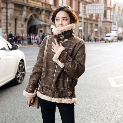 冬季短外套如何搭配：麂皮绒加厚短外套搭配示范