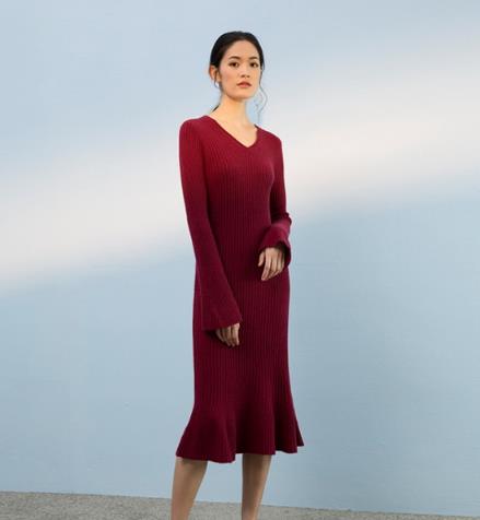 女人味十足的针织裙如何搭配才能凸显好气质
