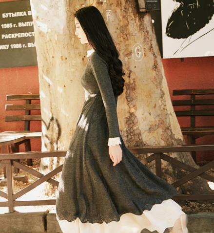 女人味十足的针织裙如何搭配才能凸显好气质