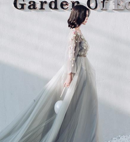 年会礼服该怎么挑：5款礼服搭配让你气质出众（图）