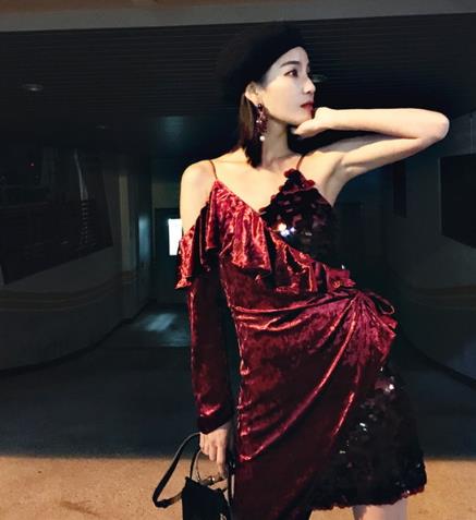 年会礼服该怎么挑：5款礼服搭配让你气质出众（图）