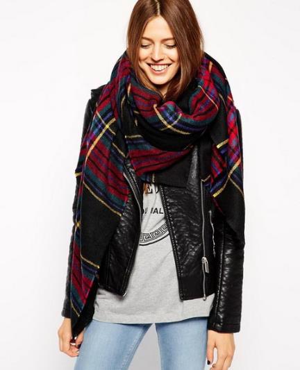 围巾怎么搭配才好看：5款围巾打造时尚潮人范儿