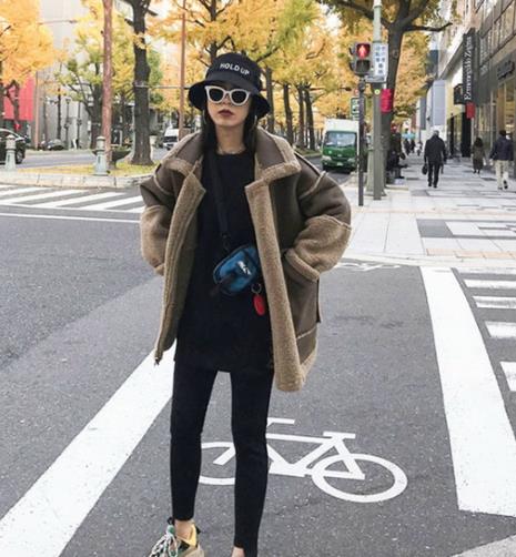 今冬流行趋势羊羔毛棉衣搭配:时尚个性又保暖 今冬流行趋势羊羔毛棉衣搭配:时尚个性又保暖