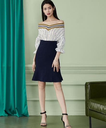 真丝碎花鱼尾半身裙搭配:简约减龄半身裙推荐 真丝碎花鱼尾半身裙搭配:简约减龄半身裙推荐