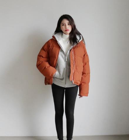 矮个子女生穿搭示范：高腰裤显高显瘦搭配（图）