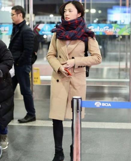 姚晨教你大衣配围巾轻松打造青春靓丽（图）