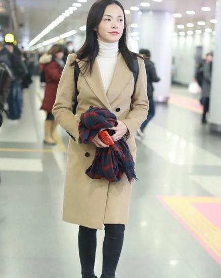姚晨教你大衣配围巾轻松打造青春靓丽（图）