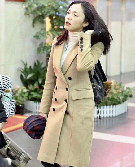 姚晨教你大衣配围巾轻松打造青春靓丽（图）