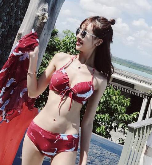 冬日泳装穿出彩：时尚泳装尽情盛放