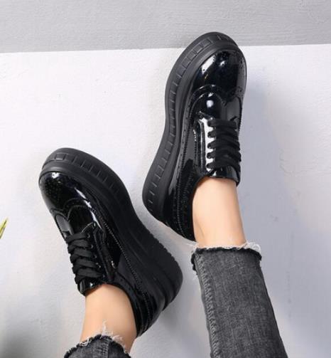 一穿便会爱上的时尚厚底松糕鞋搭配（图）