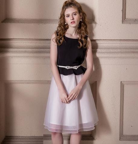 小圆领格纹大摆裙分享：简介大气有味更有范儿