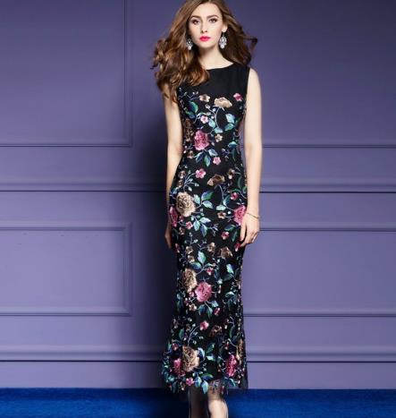 小圆领格纹大摆裙分享：简介大气有味更有范儿