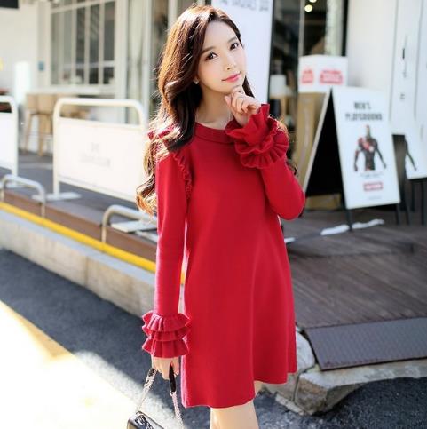 高领针织连衣裙的多种搭配：时尚减龄连衣裙分享