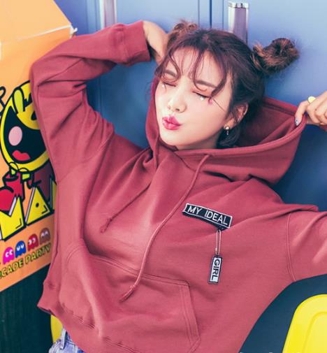 冬款卫衣穿出新花样：时尚达人都爱混搭风（图）