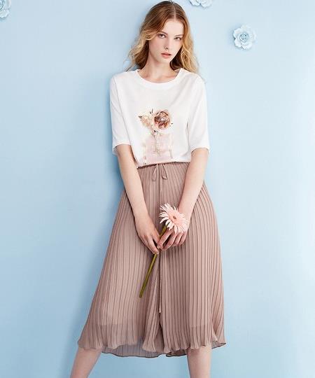 小背心搭配开叉系带阔腿九分裤：打造夏日清凉感