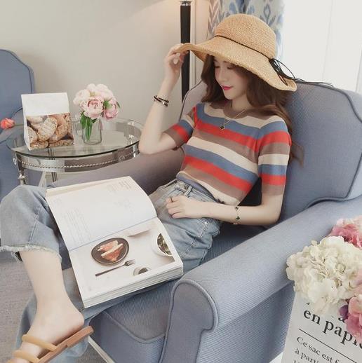 简单的上衣搭配也能让人为之心动（图）