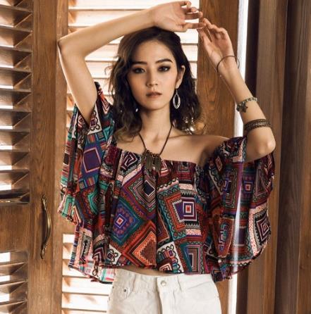 小胸MM穿蕾丝花朵条纹连衣裙：5款搭配凸显性感