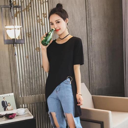 简单的上衣搭配也能让人为之心动（图）