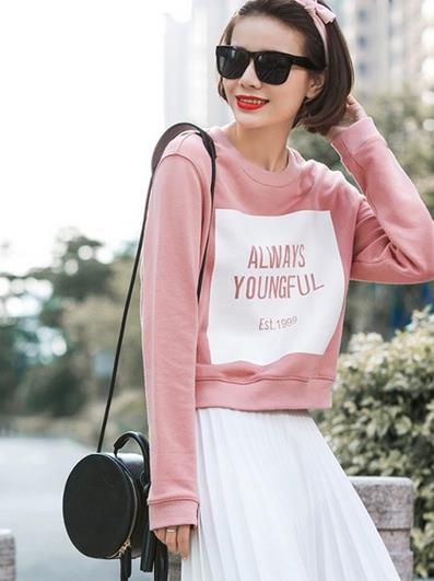 绣花短款长袖卫衣搭配：5款卫衣突显优雅风范