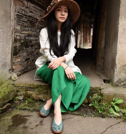 拼色牛皮细带平底鞋：5款平底鞋搭出优雅与时尚