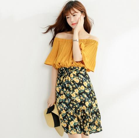 T恤蕾丝背带裙两件套：彰显青春阳光气息（图）