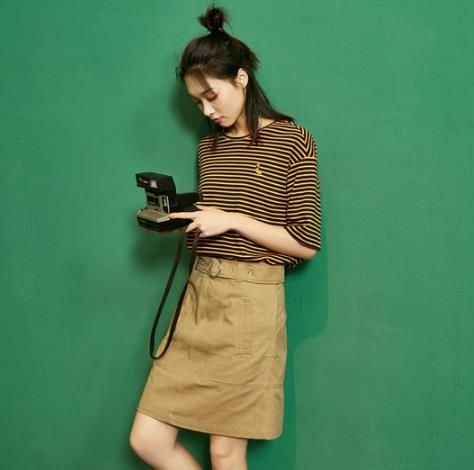 T恤蕾丝背带裙两件套：彰显青春阳光气息（图）