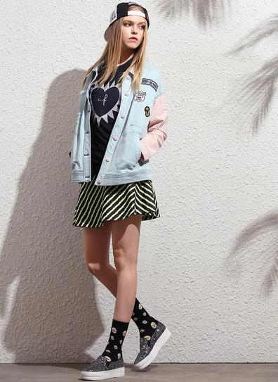 背心裙搭配条纹拼接牛仔短外套:清甜俏皮文艺范 背心裙搭配条纹拼接牛仔短外套:清甜俏皮文艺范