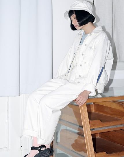 背心裙搭配条纹拼接牛仔短外套:清甜俏皮文艺范 背心裙搭配条纹拼接牛仔短外套:清甜俏皮文艺范