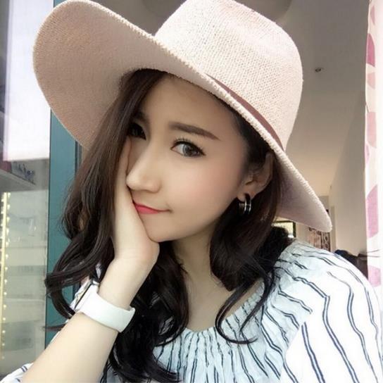 花朵卷边防晒帽搭配：时尚防晒帽打造青春少女心