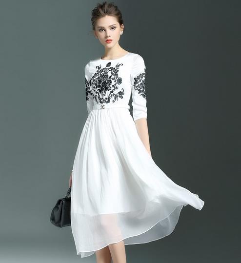 绣花圆领大摆长裙搭配：打造夏日高挑女神范儿