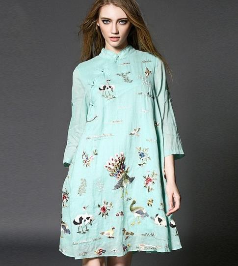 绣花圆领大摆长裙搭配：打造夏日高挑女神范儿