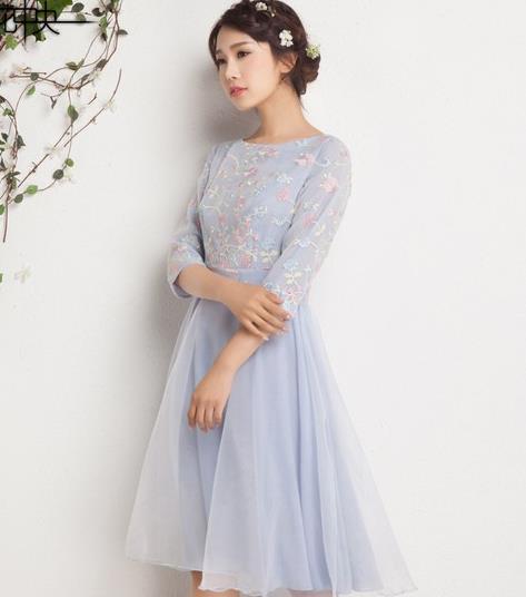 绣花圆领大摆长裙搭配：打造夏日高挑女神范儿