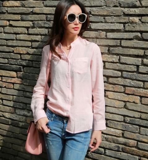 牛仔裤搭配立领麻质衬衫：5款衬衫彰显文艺气质