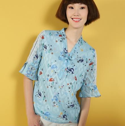 蕾丝V领高腰连衣裙:高腰连衣裙让显瘦无处不在 蕾丝V领高腰连衣裙:高腰连衣裙让显瘦无处不在