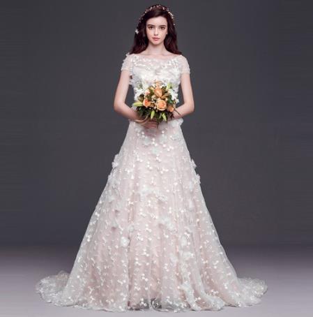 绑带一字肩长拖摆婚纱礼服:6款性感唯美礼服推荐 绑带一字肩长拖摆婚纱礼服:6款性感唯美礼服推荐