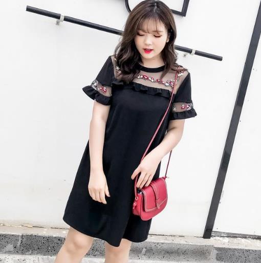 微胖MM搭配网纱刺绣木耳边连衣裙:显瘦又减龄 微胖MM搭配网纱刺绣木耳边连衣裙:显瘦又减龄