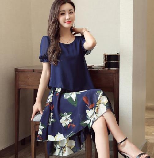 微胖MM搭配网纱刺绣木耳边连衣裙:显瘦又减龄 微胖MM搭配网纱刺绣木耳边连衣裙:显瘦又减龄