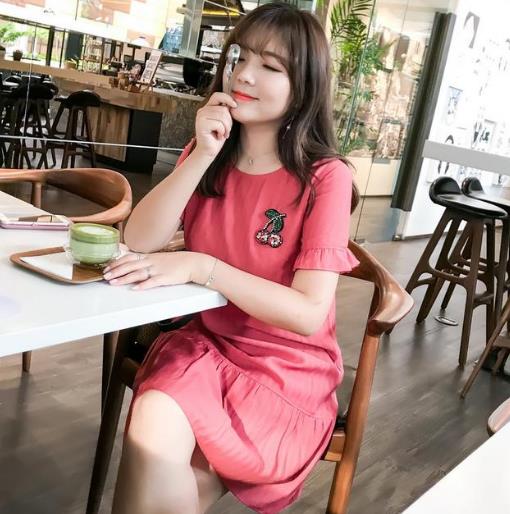 微胖MM搭配网纱刺绣木耳边连衣裙：显瘦又减龄