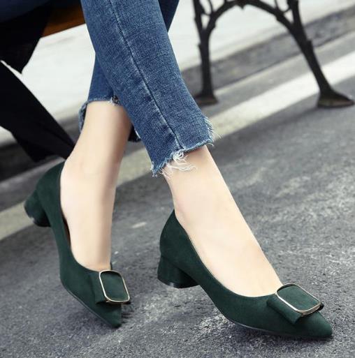 阔腿裤搭配尖头低跟单鞋：彰显时尚复古风（图）