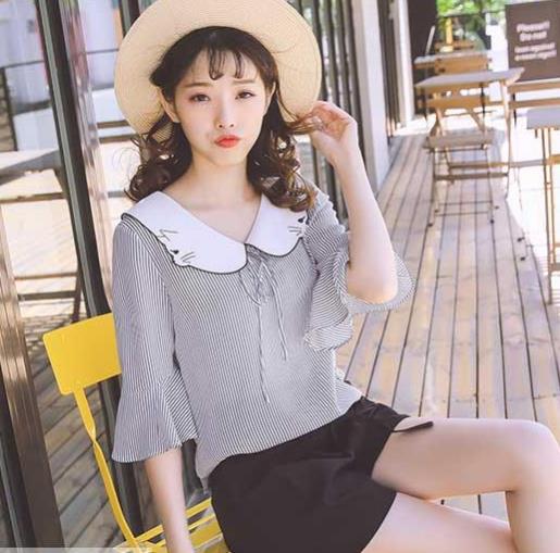 宽松刺绣蓝色竖条纹衬衫：彰显女性独特的知性美