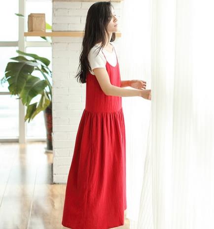 吊带宽松棉麻长裙搭配：打造青春活力的文艺风