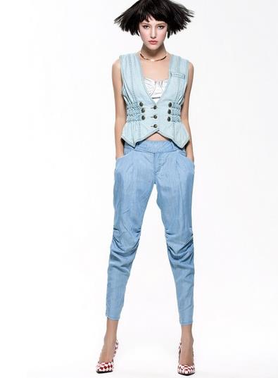 T恤搭配印花雪纺哈伦裤:时尚帅气哈伦裤推荐(图) T恤搭配印花雪纺哈伦裤:时尚帅气哈伦裤推荐(图)