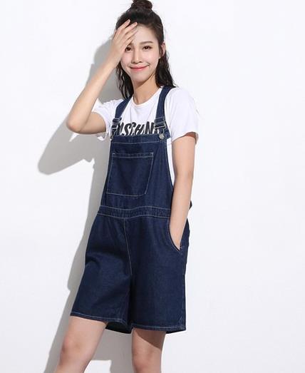 宽松大码休闲背带短裤搭配：时尚减龄背带短裤推荐